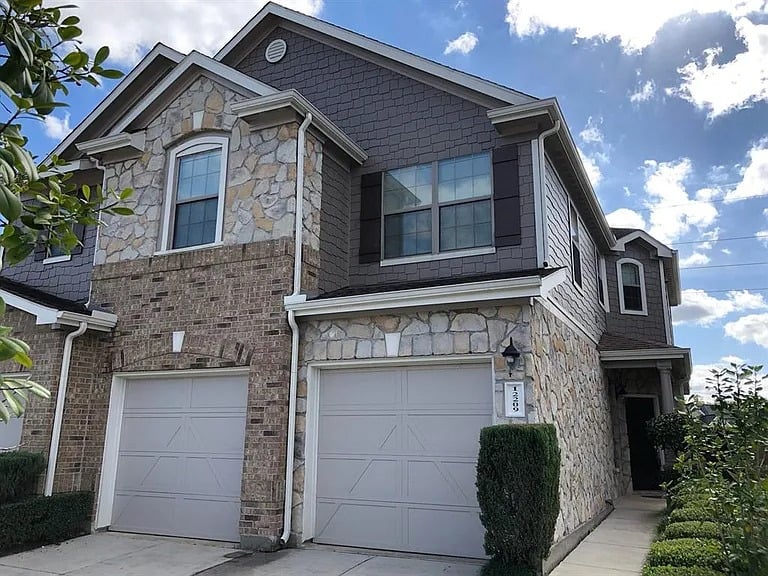 12209 Medina Lake Dr