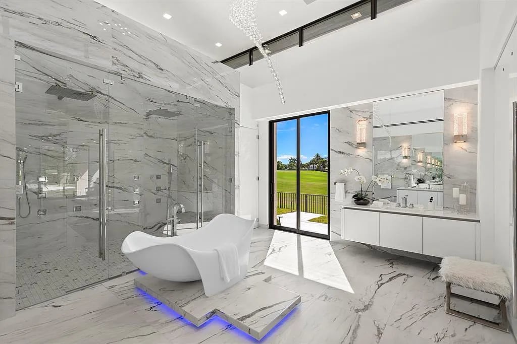 4041 Country Club Ln