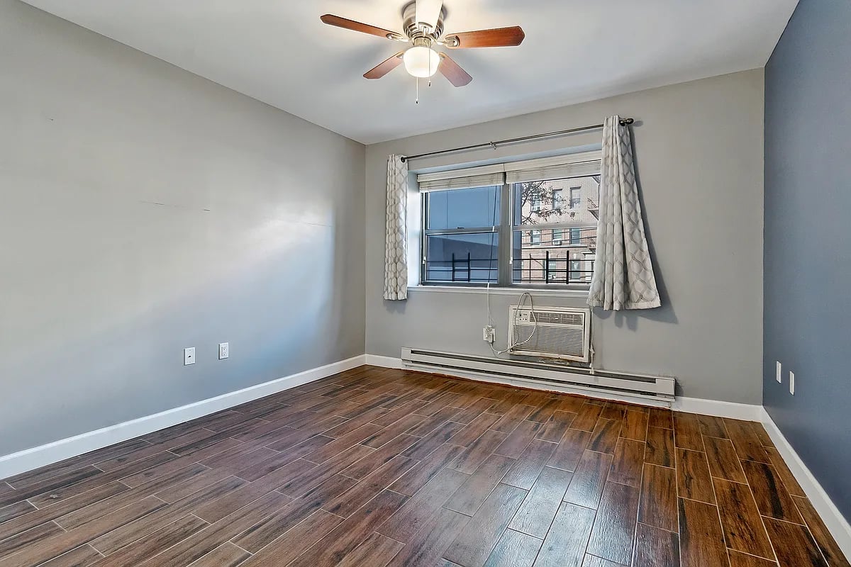 31-23 Crescent St #1D