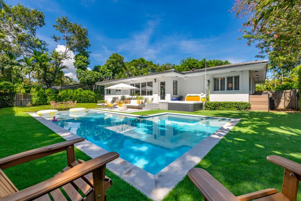Miami Shores Stunner Lists by Daniel Falcon