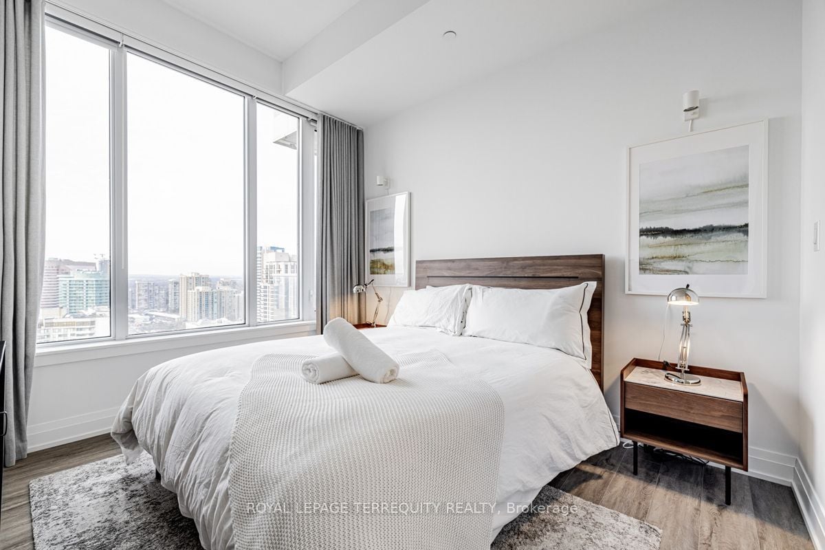 BEAUTIFUL CORNER PENTHOUSE