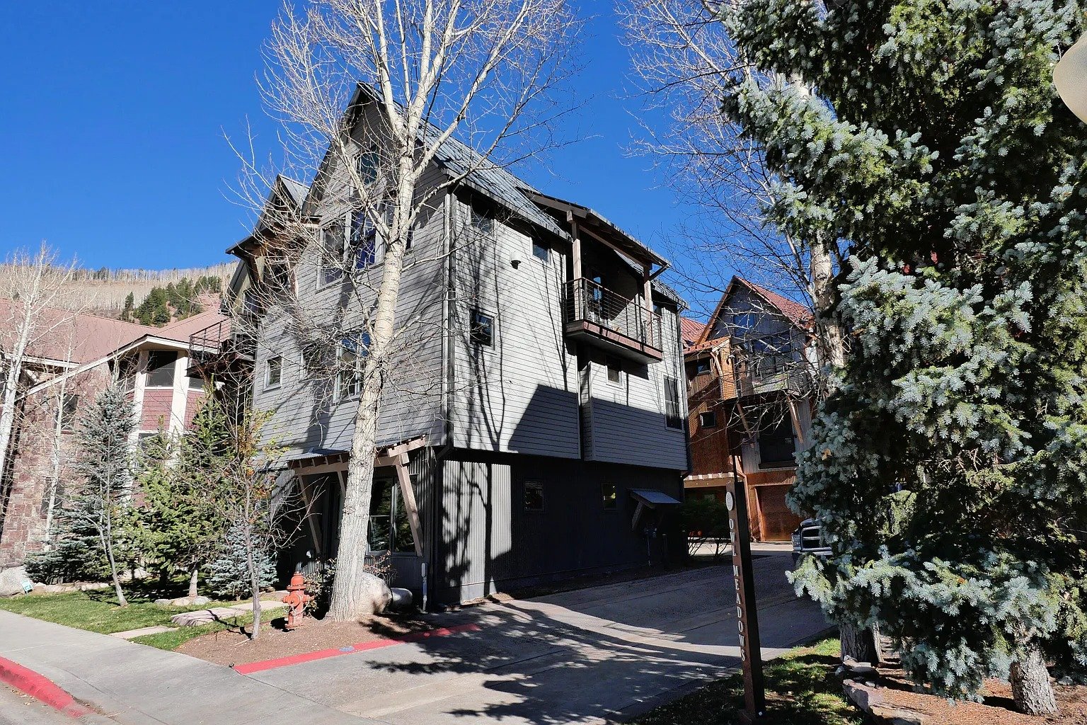 240 Mahoney Dr #2