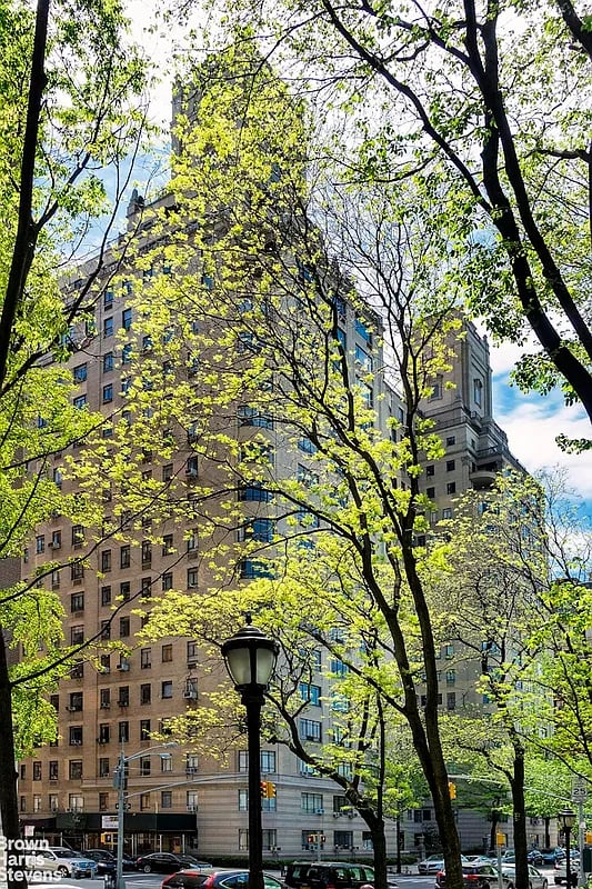 140 Riverside Dr, #18O