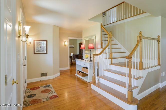 526 Equestrian Ln