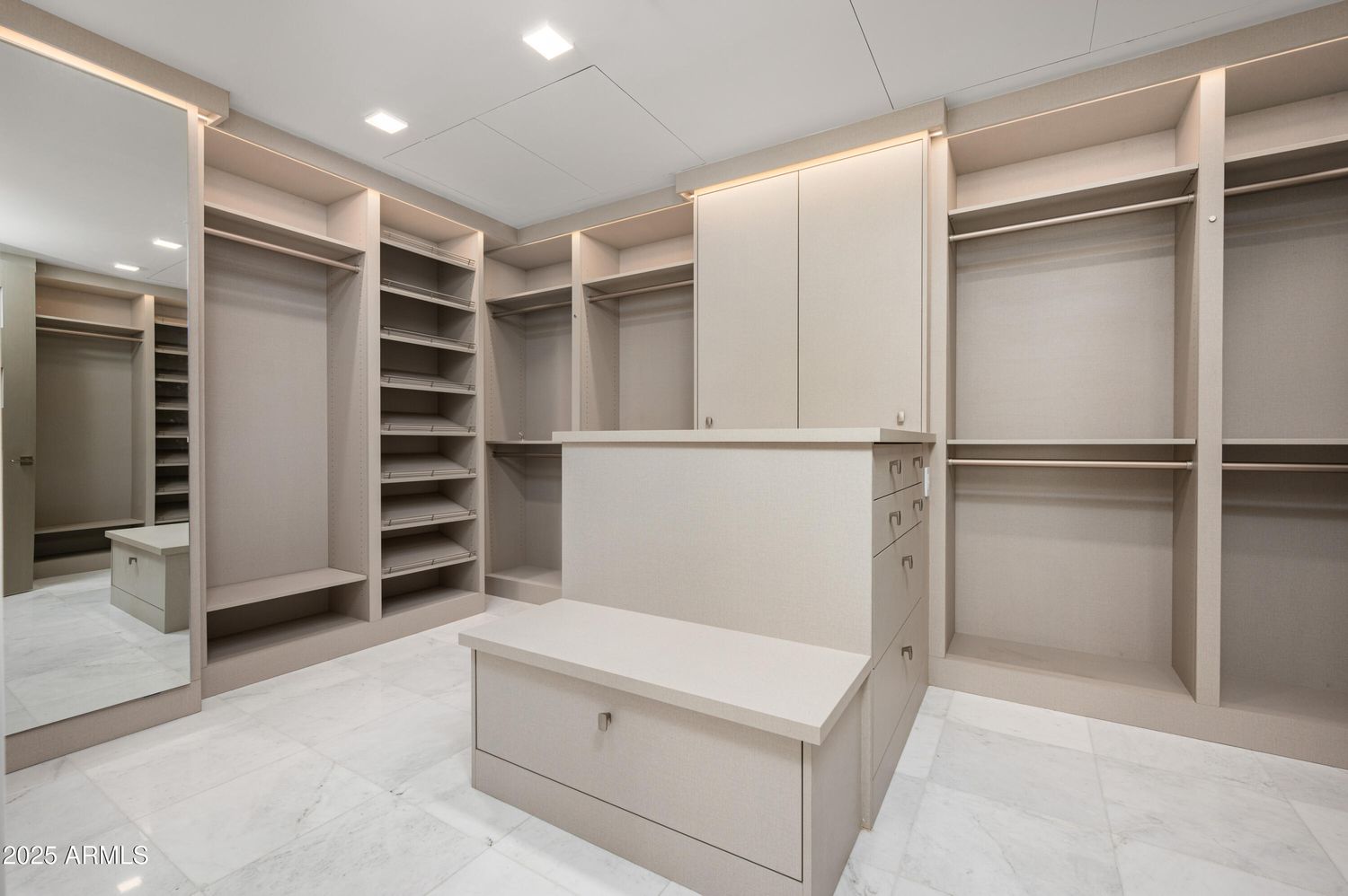 6587 N Palmeraie Blvd, #2032