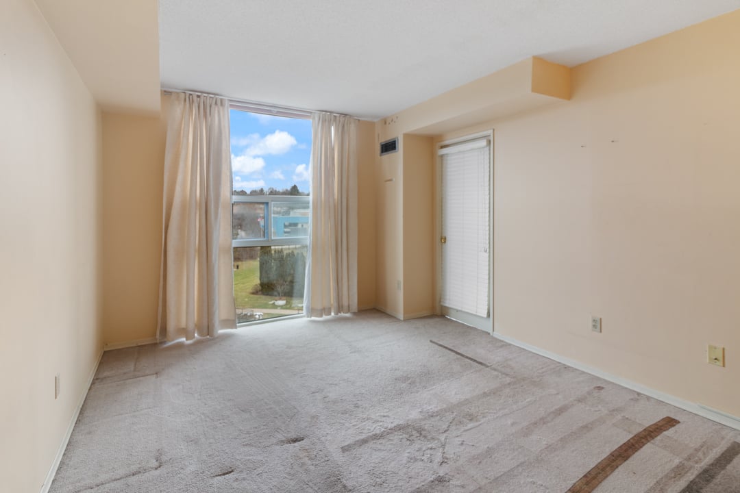 40 Harding Blvd #604