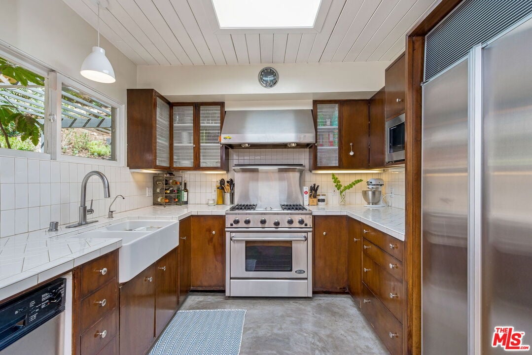 7979 Willow Glen Rd
