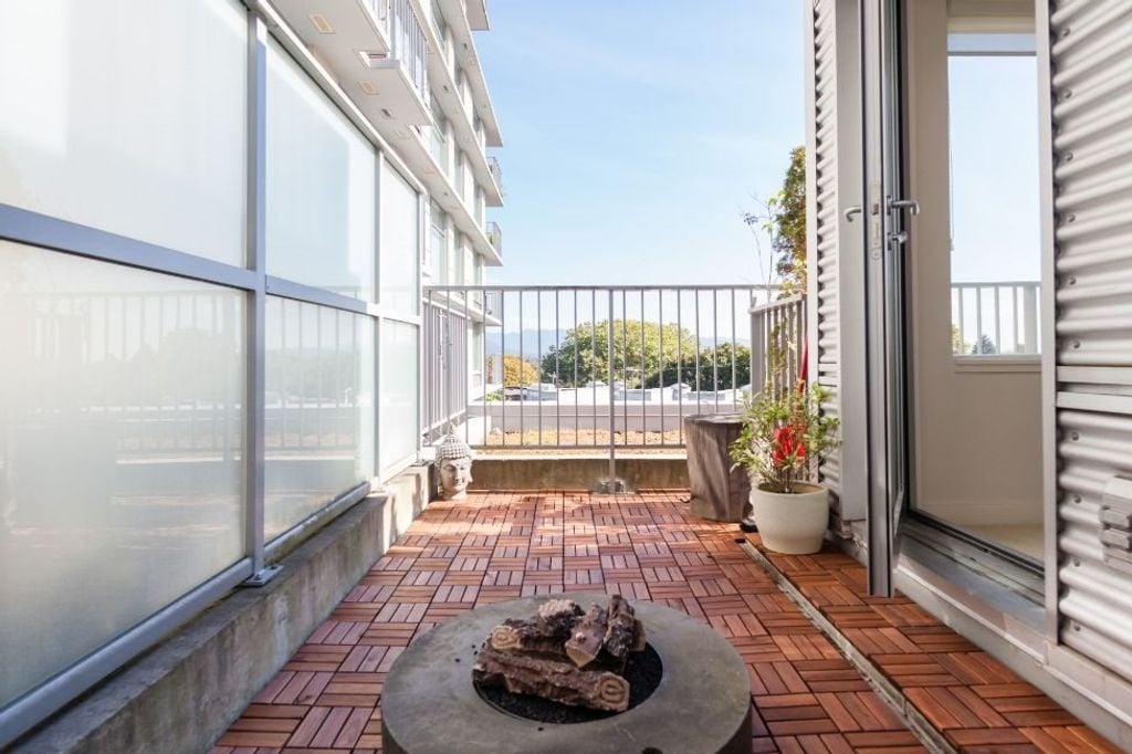 328 E 11th Ave, #304