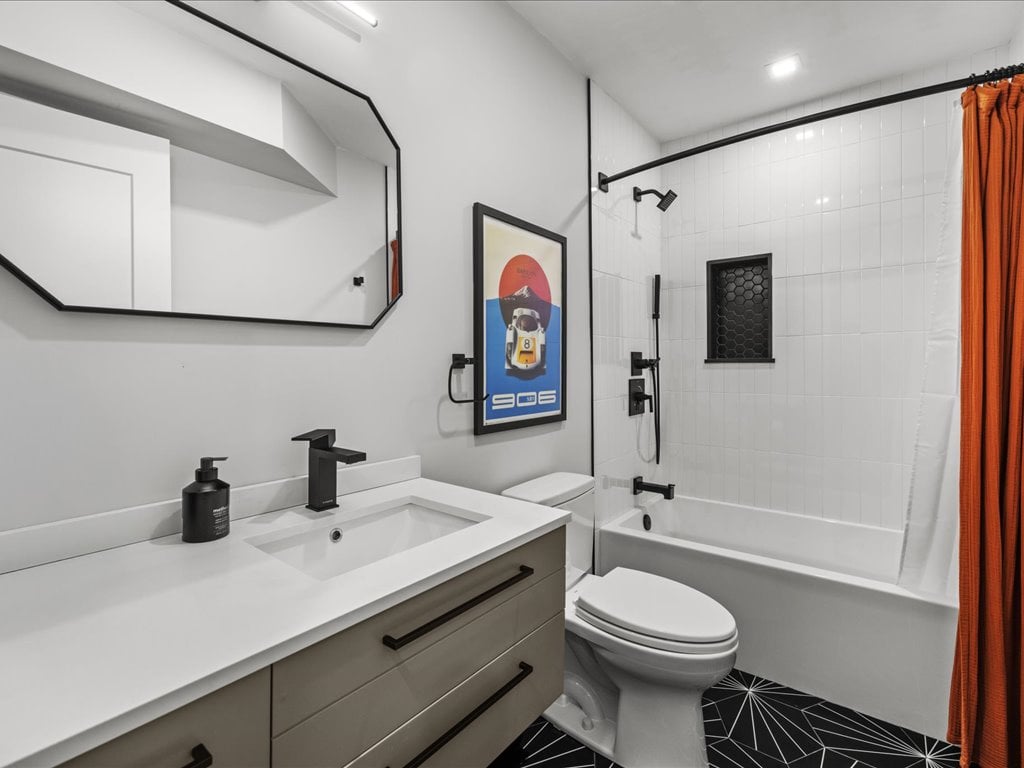 760 E Broadway Unit 2