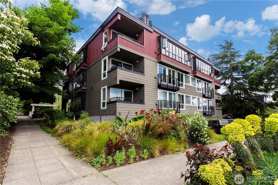 1601 E Columbia Street #202