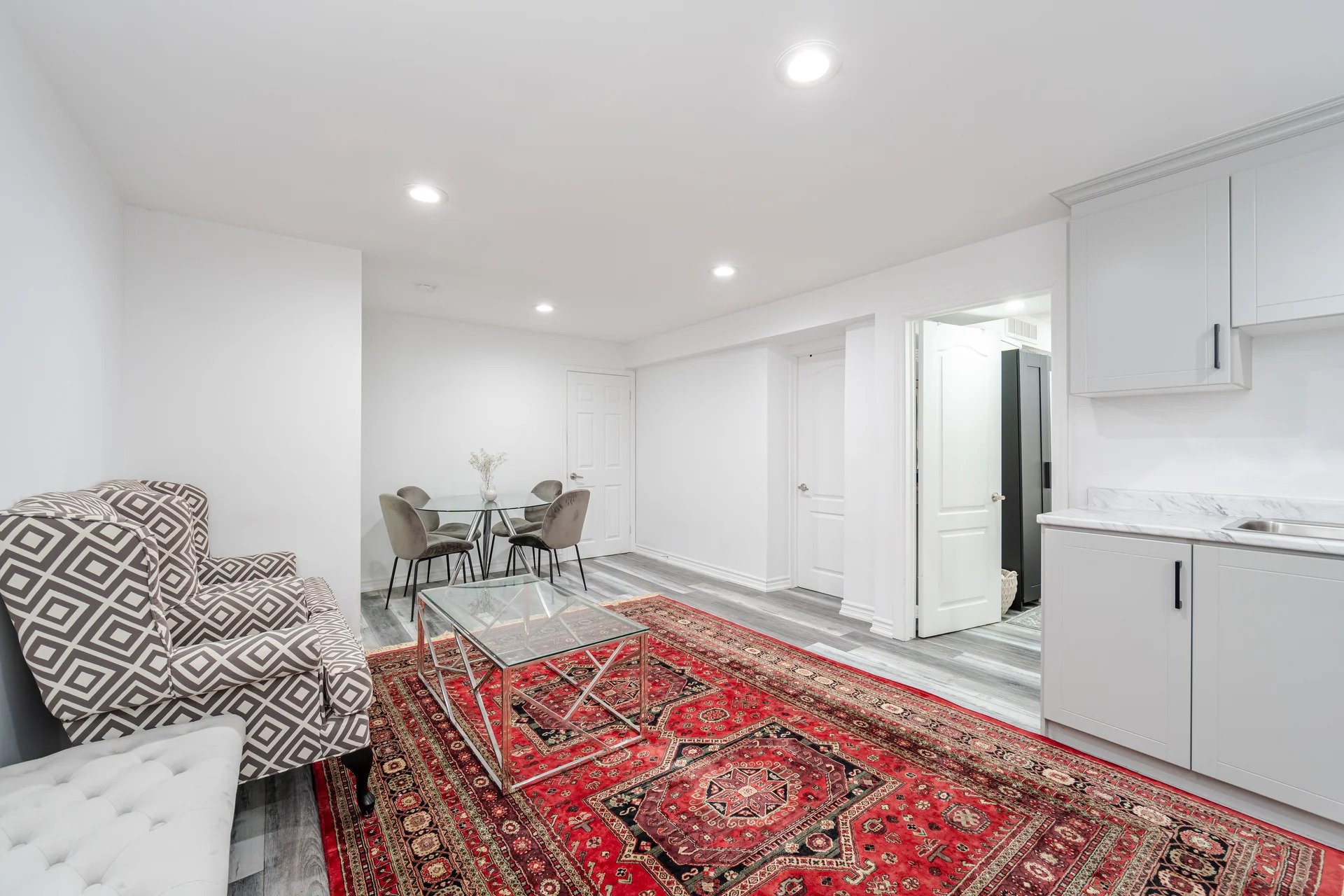 8 Ravencliff Crescent