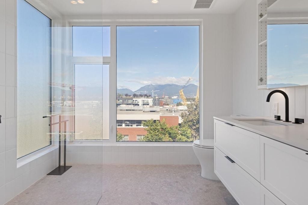 414 E 5th Ave