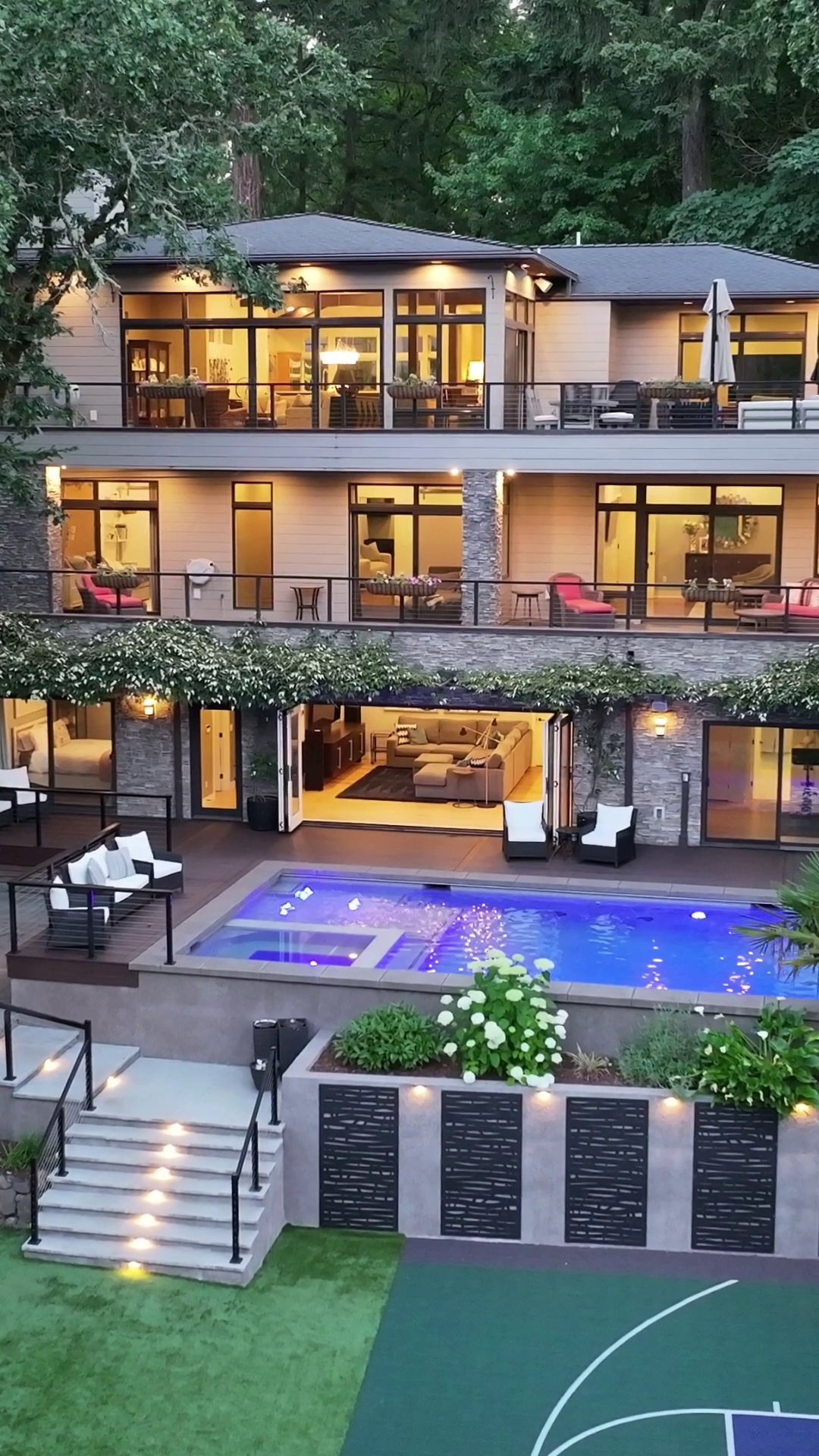 17227 CANAL CIR, Lake Oswego, OR 97035