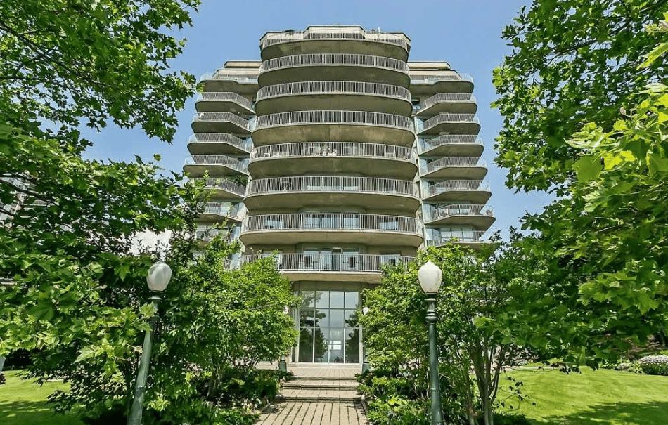 Lakepoint: 2190 Lakeshore Road Burlington, ON