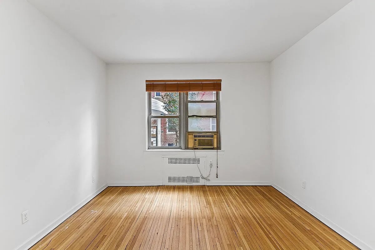 915 E 17th St APT 111