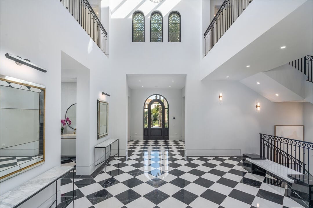 Silverreach Pavilion, N Hillcrest Rd, 90210