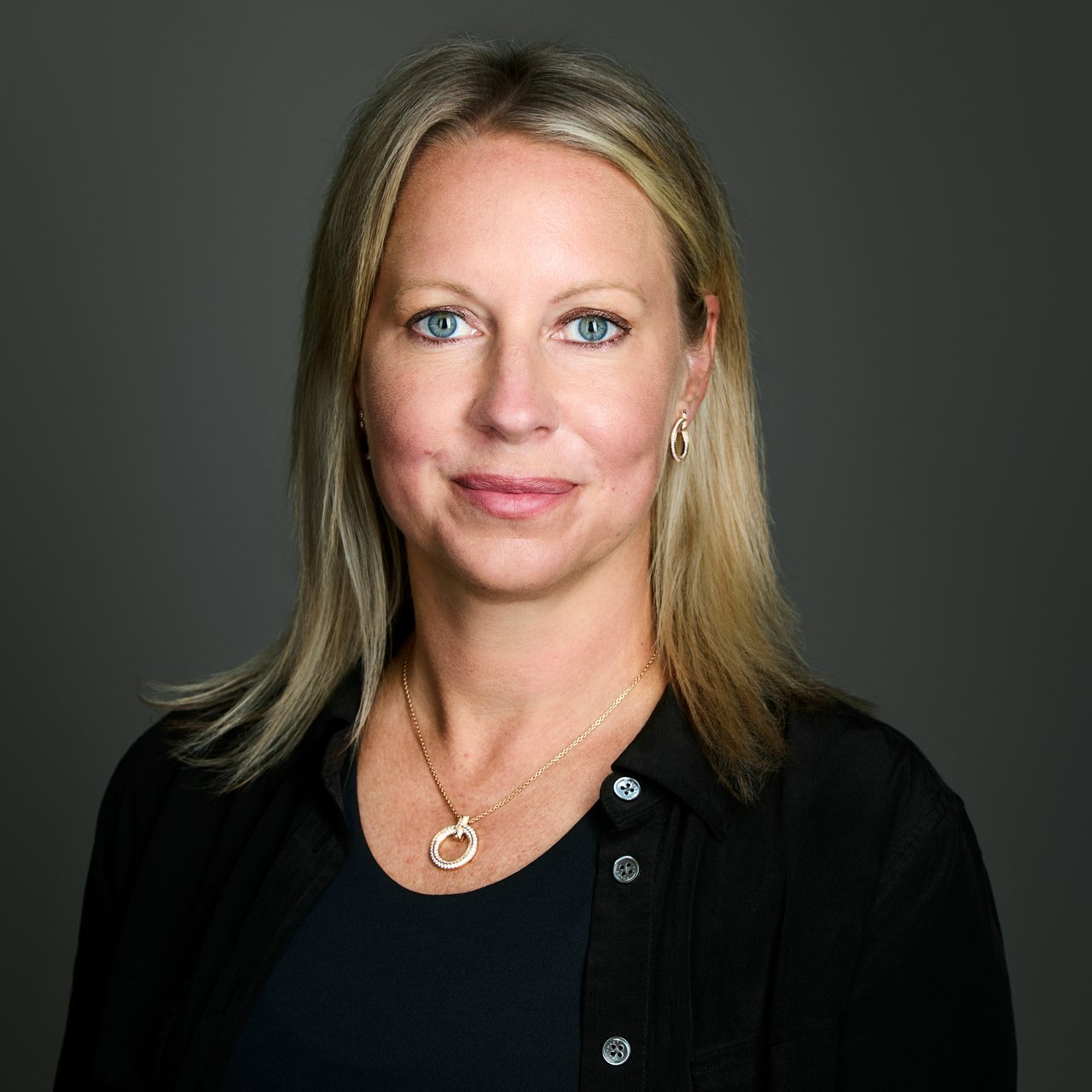Nina Vanderzweep Guelph, ON Real Estate Agent Headshot