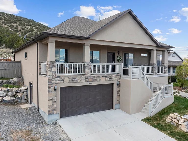 3961 E Yakima Way