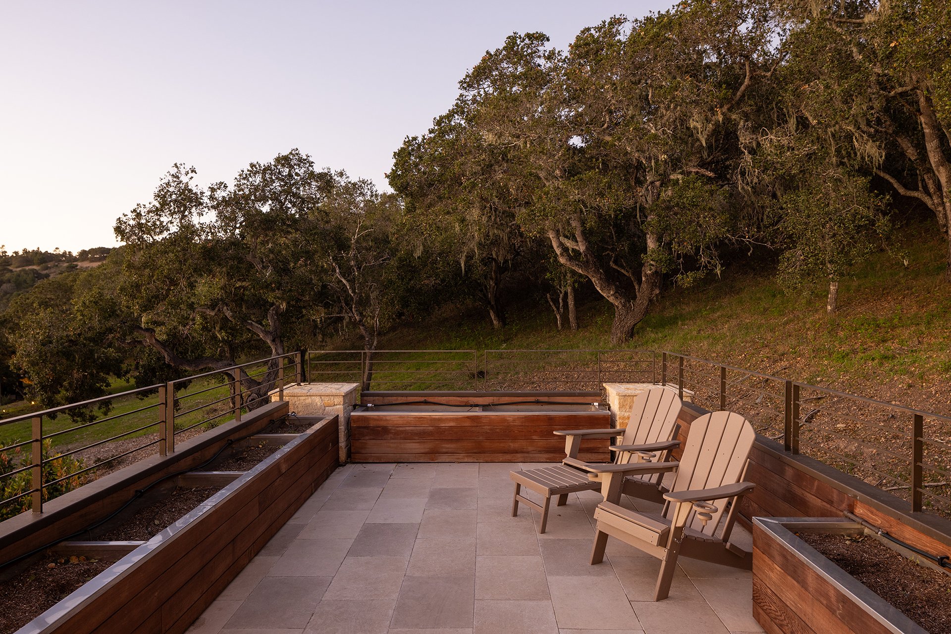 Este Canada | A Tehama Compound