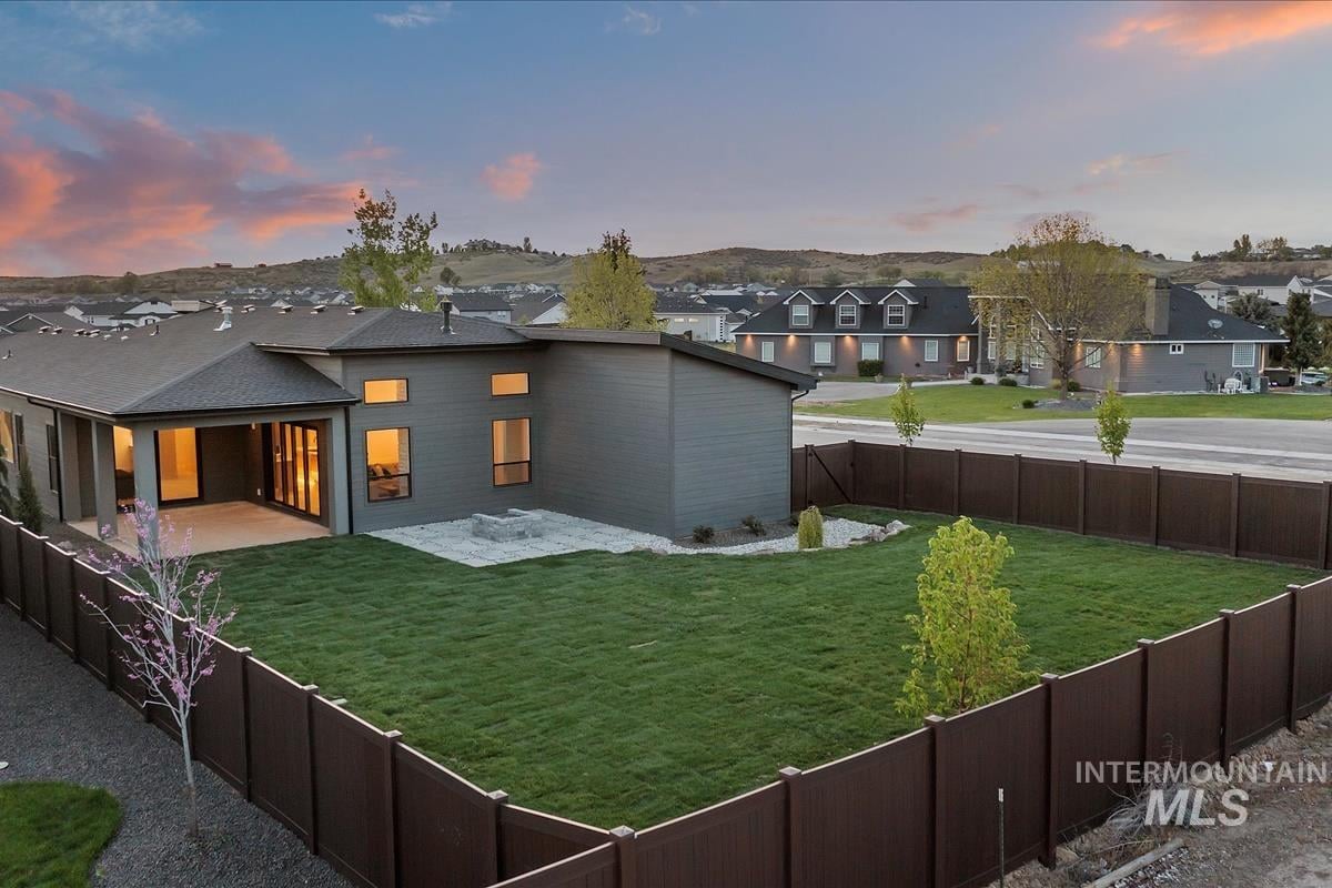 Exceptional New Build in the Star Foothills