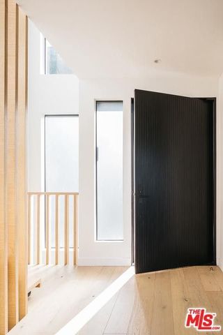 6876 Pacific View Dr