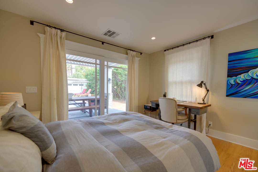 3752 Ocean View Ave, Los Angeles, CA 90066