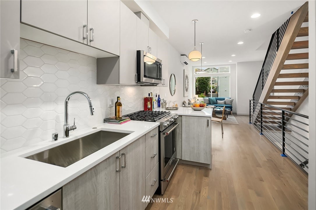2116 3rd Avenue N, Seattle, WA 98109