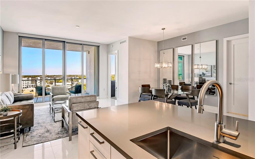 111 S Pineapple Ave #821