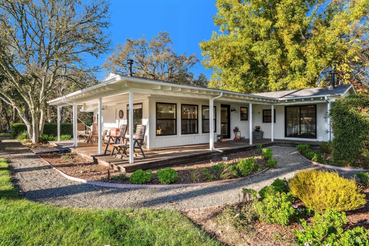 2 Foothill Blvd