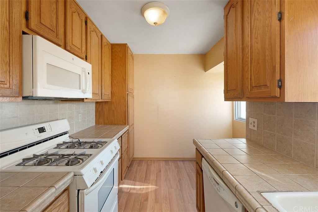 1372 Kenneth Dr