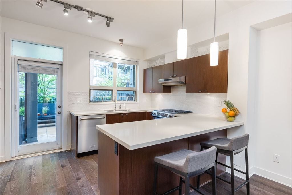 780 E 29th Ave