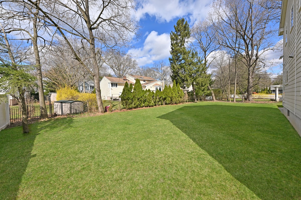 23 Spruce Pl