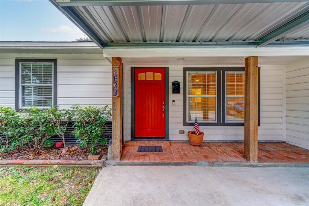 1639 Walton St