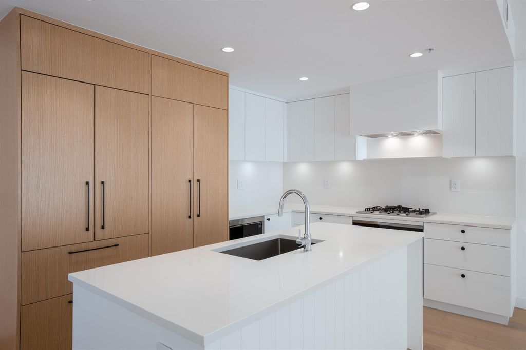 76 W King Edward Ave