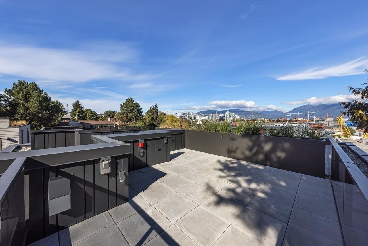 2113 Guelph St