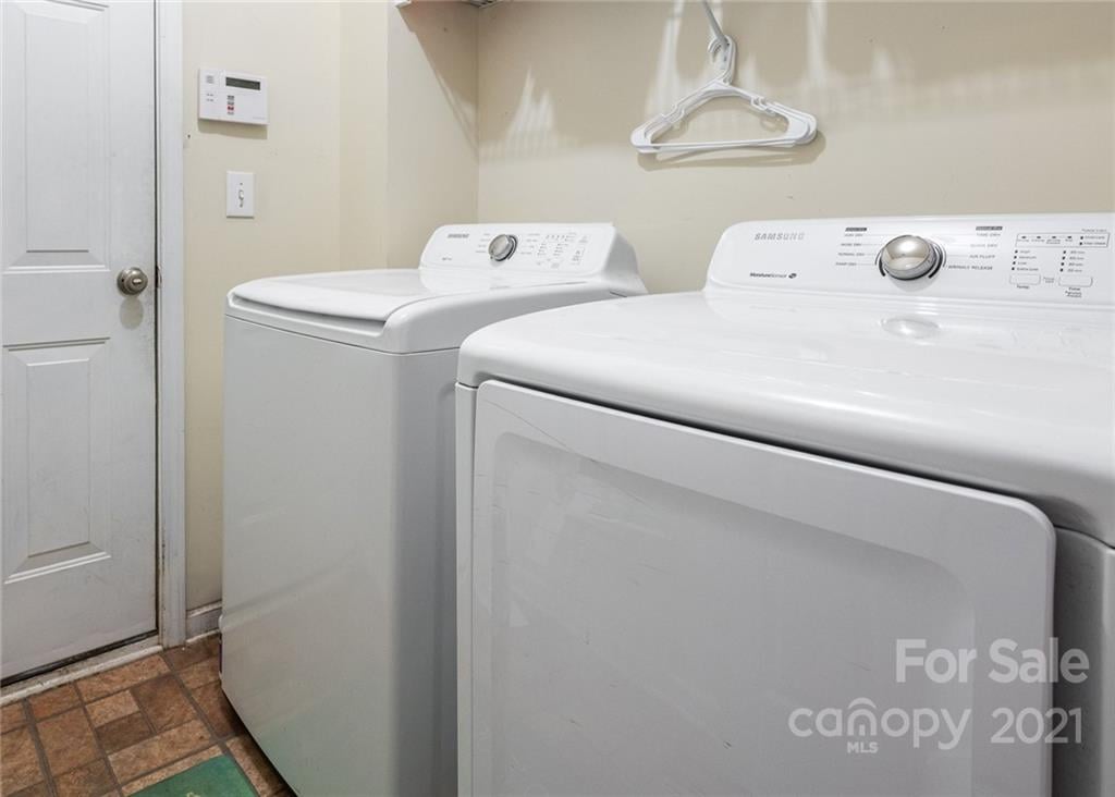 273 Notable Ln