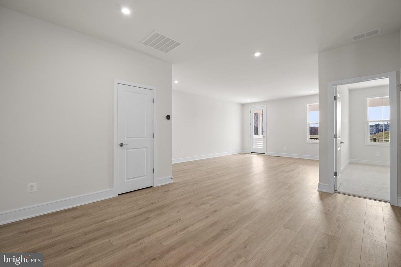 43274 Greeley Sq