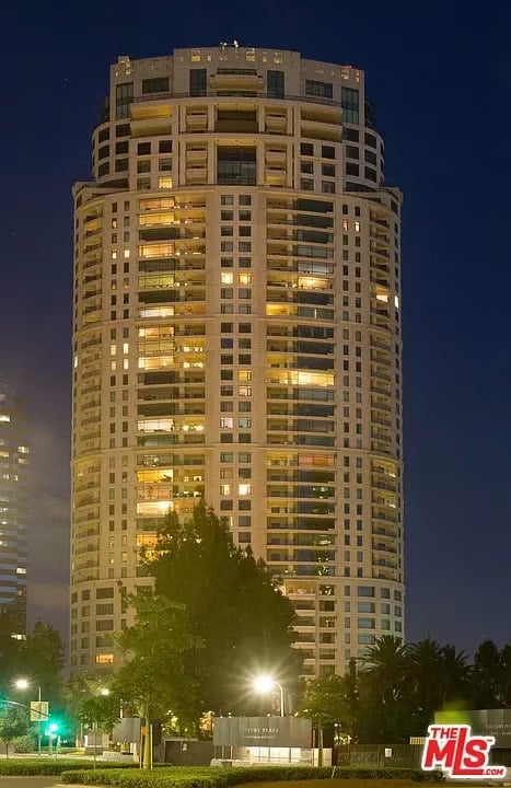 1 W Century Dr 12B