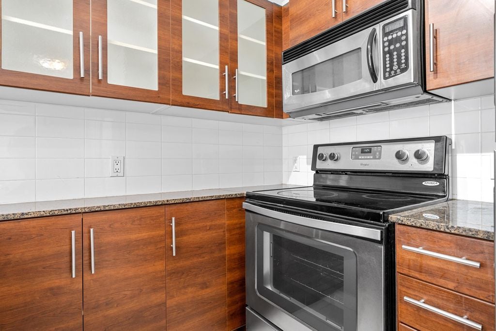 833 Agnes St, #807