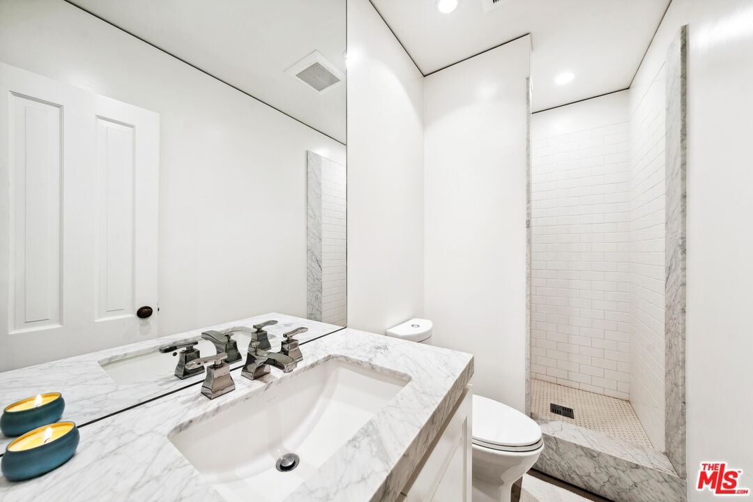 Sierra Mar Dr, 90069