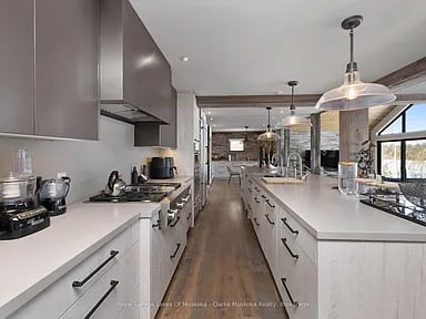 305 Wapaska Cres