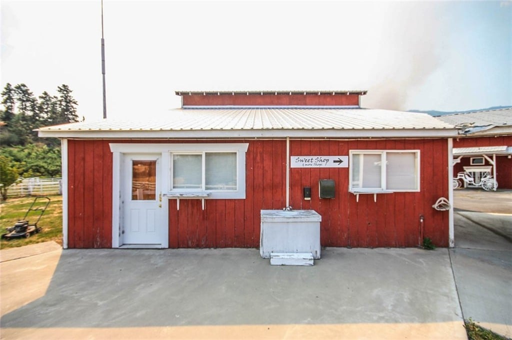 4848 Green Ave