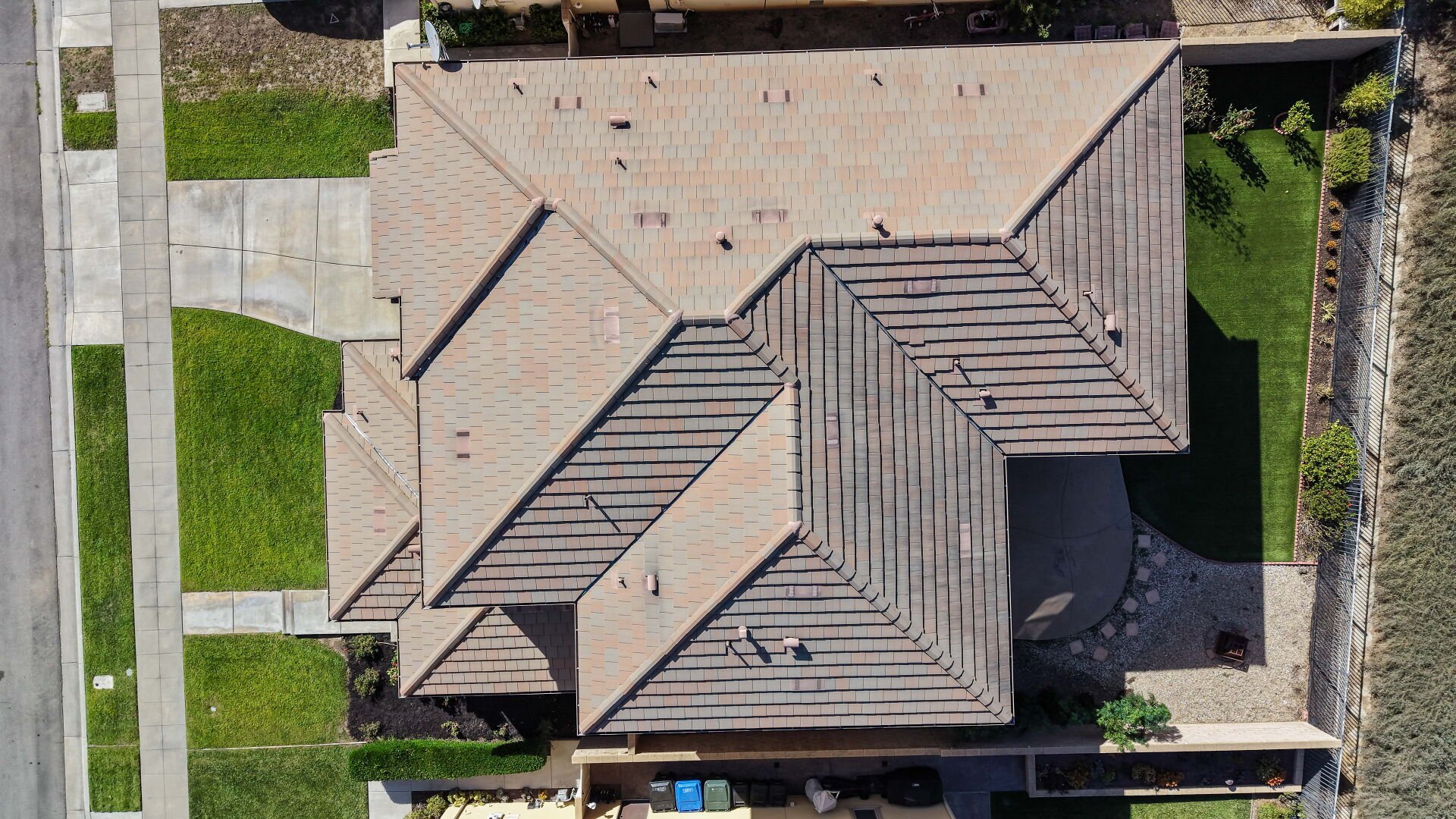 885 E Manresa