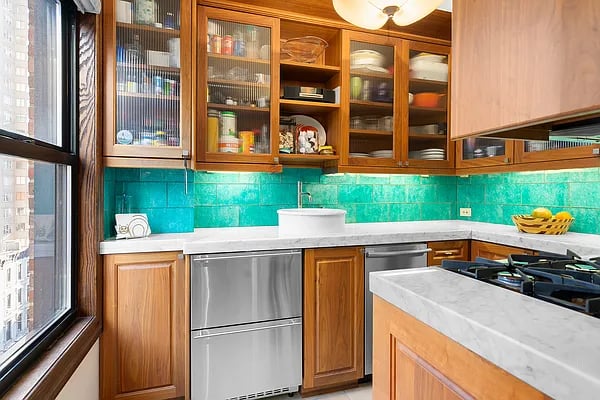 123 E 37th St Ste 10G