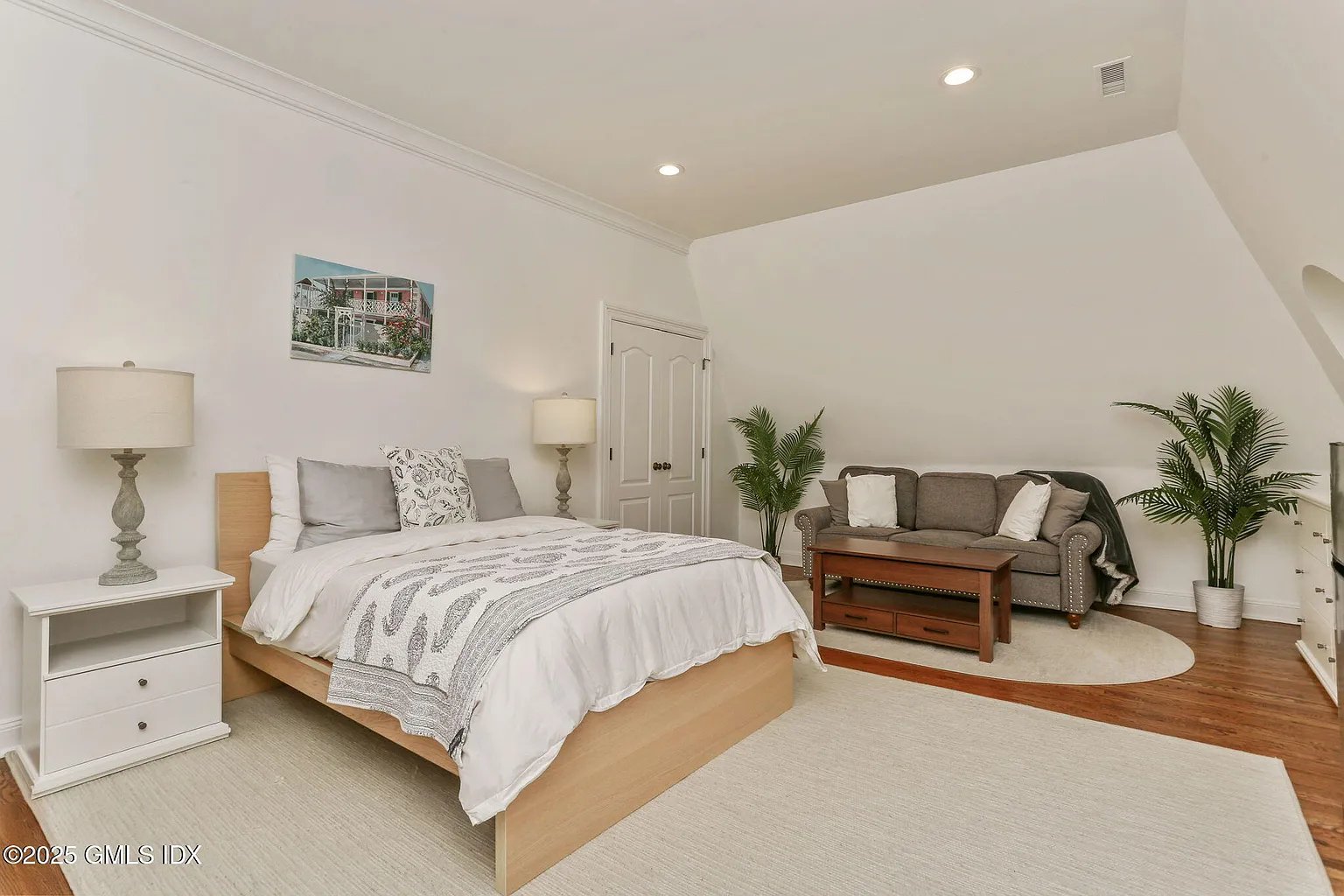 70 Sherwood Ave