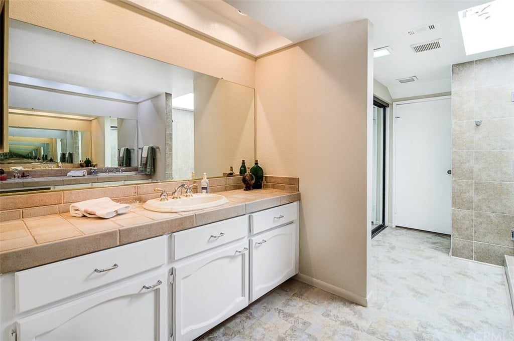 925 Van Ness Ct
