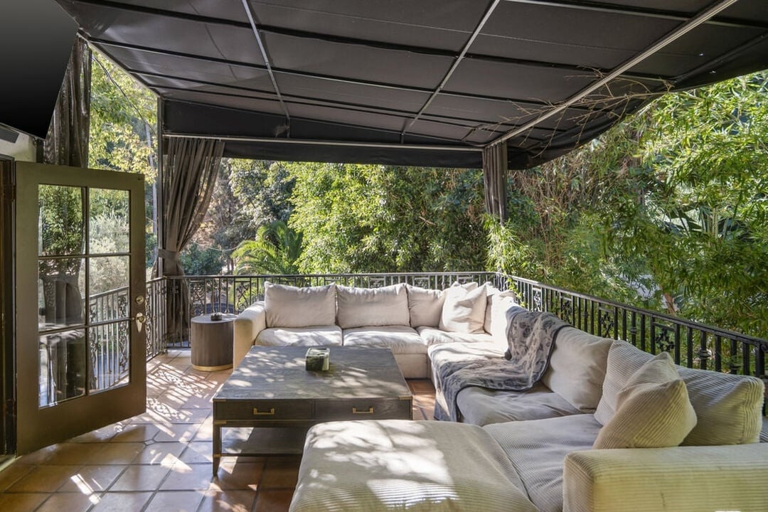 Velaris Estate, Laurel Canyon Blvd, 90046
