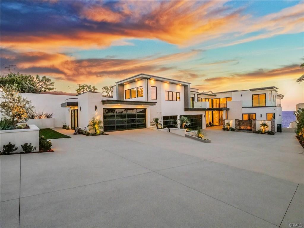 A Rare Oceanfront Gem in the South Bay