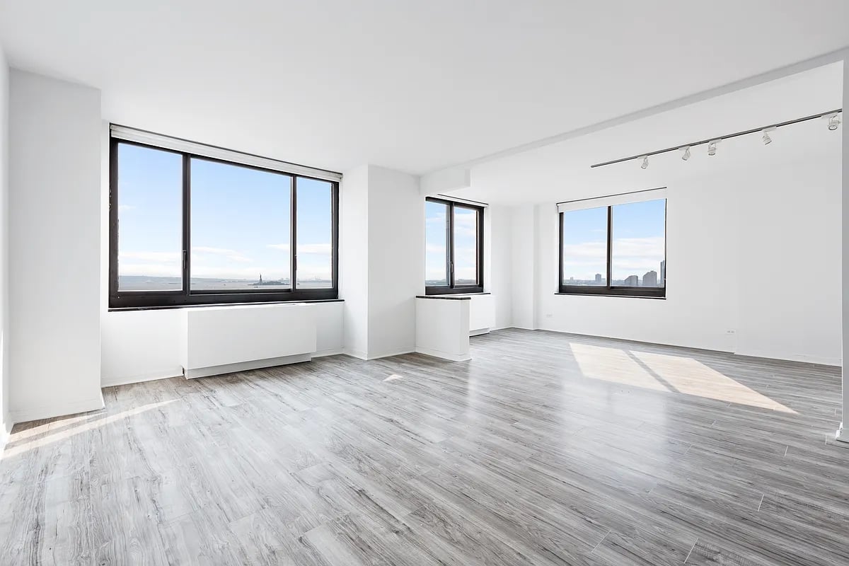 200 Rector Place #16E