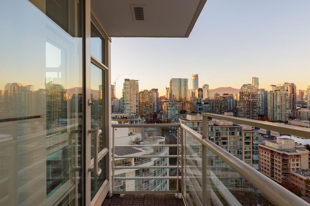 1199 Marinaside Crescent, #2305